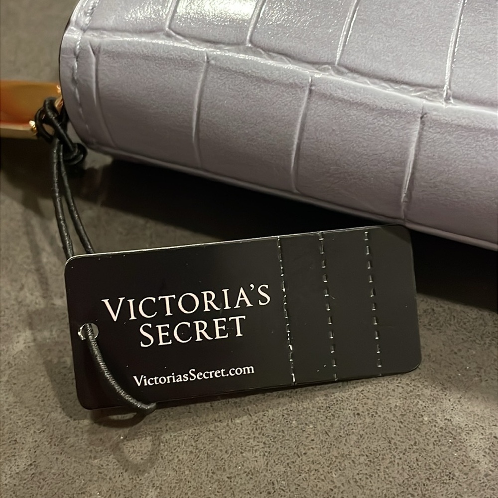 Victoria’s Secret Faux Leather and Faux Crocodile Zip Around Wallet NWT - Picture 8 of 13